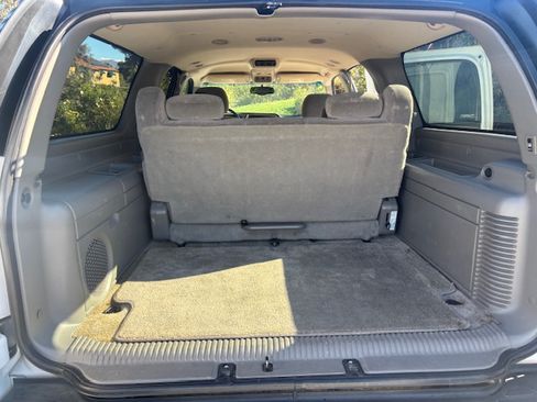 Used 2001 Chevrolet Suburban 2500 LS w/ LS Preferred Equipment Group image 11