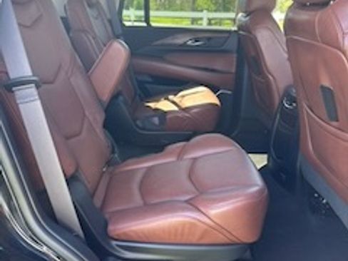 Used 2016 Cadillac Escalade Luxury AWD/4WD image 12