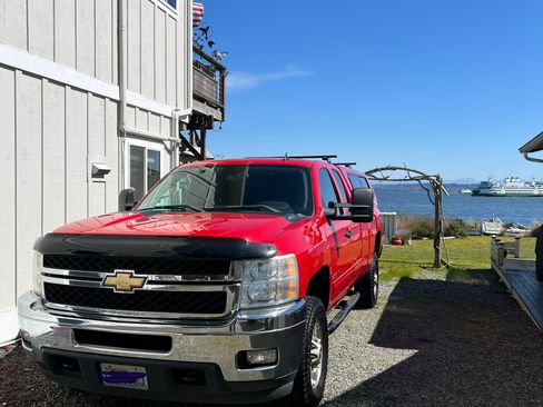 Used 2011 Chevrolet Silverado 2500 LT w/ Interior Plus Package image 2