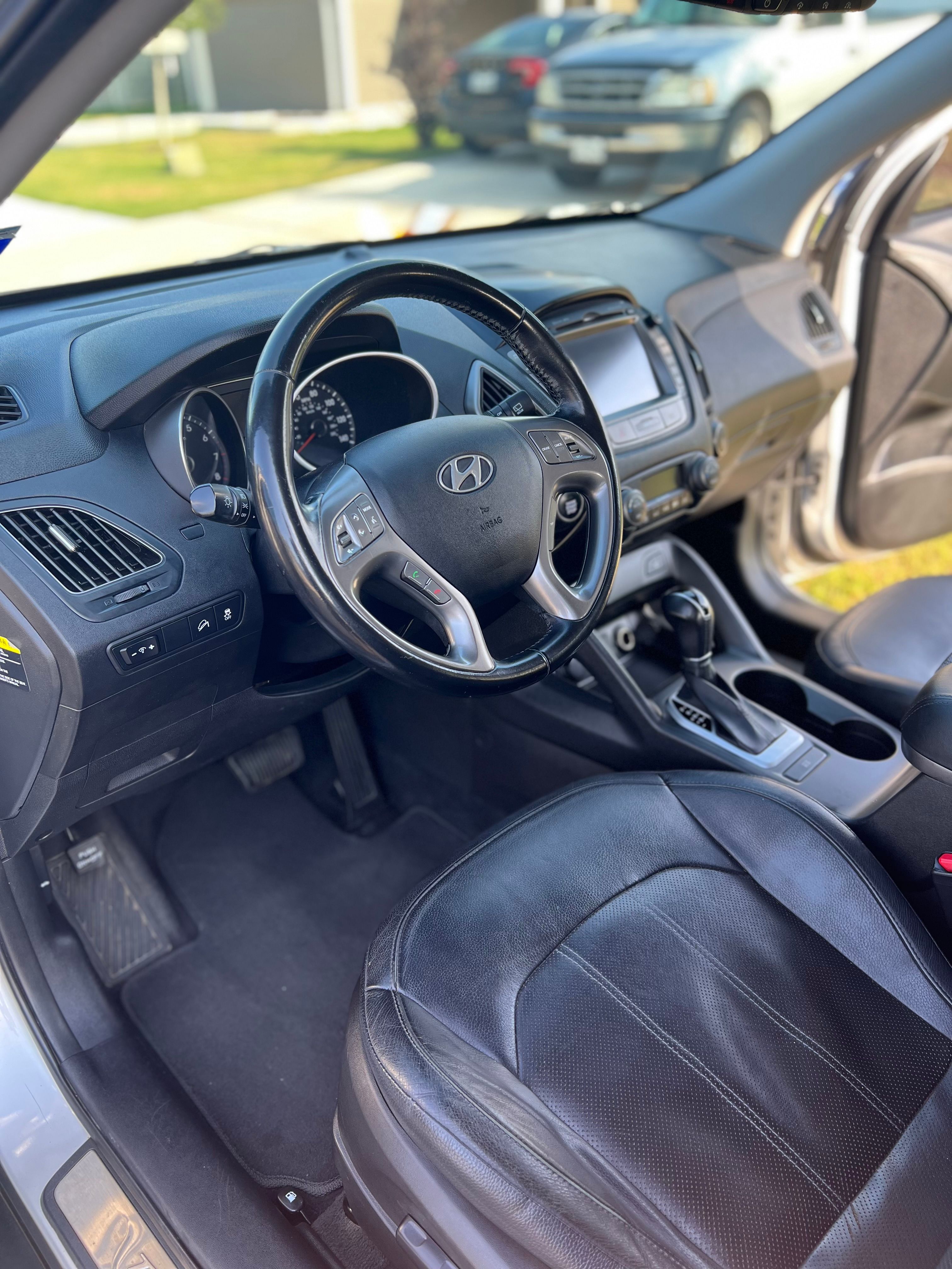Used 2014 Hyundai Tucson Limited w/ Technology Package 02 FWD image 16