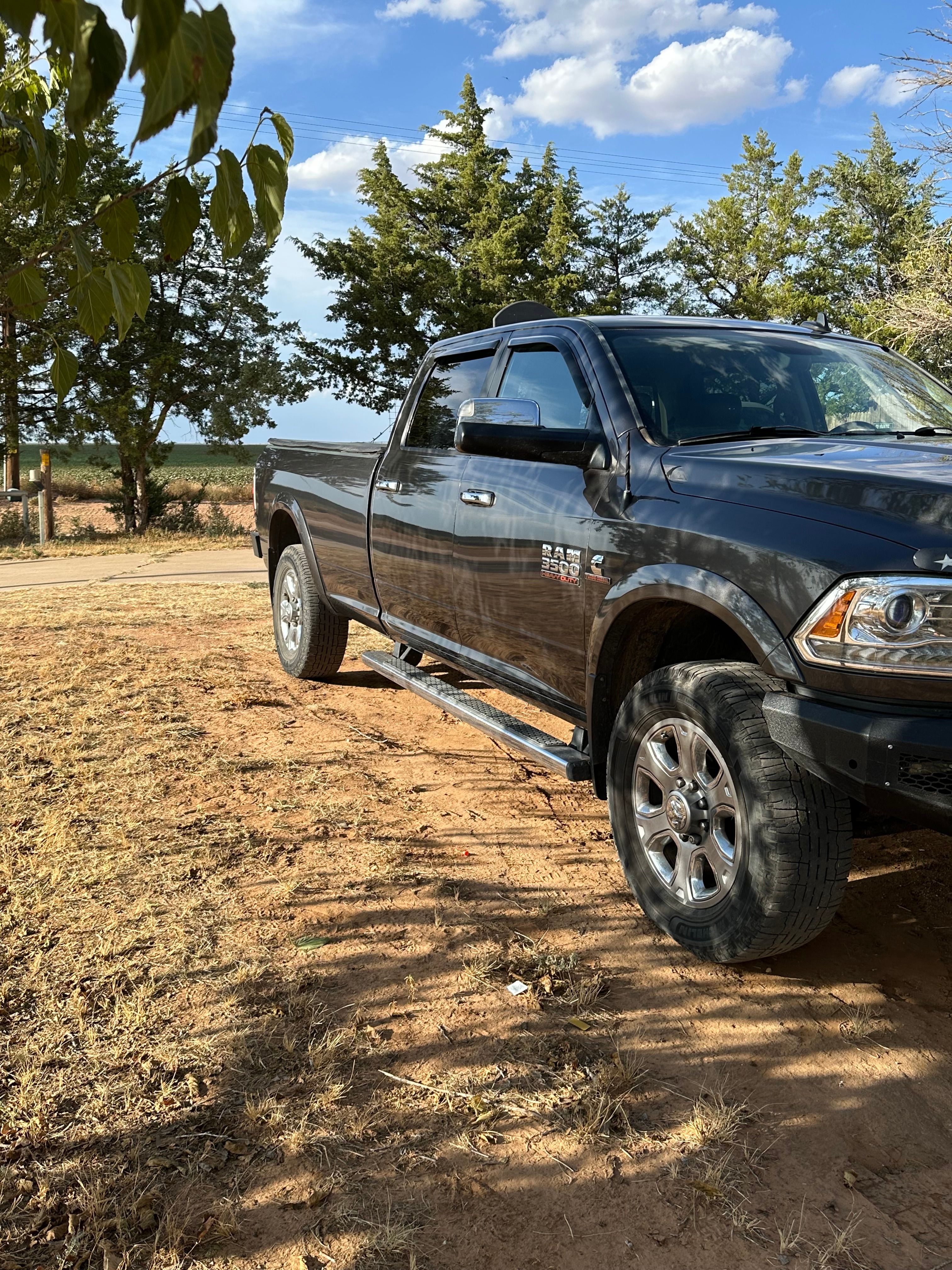 Used 2018 RAM 3500 Laramie AWD/4WD image 9