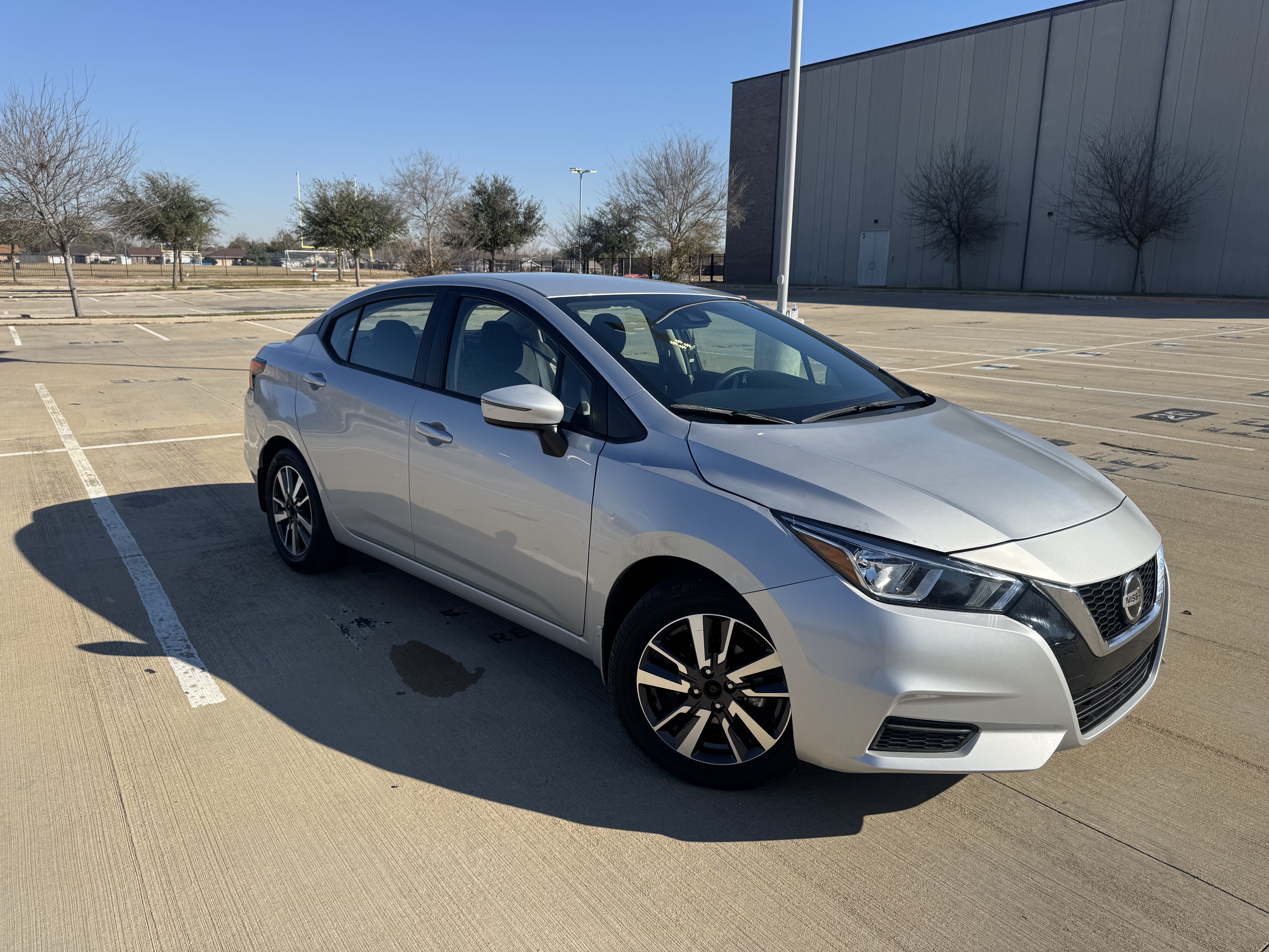 Used 2021 Nissan Versa SV FWD image 2