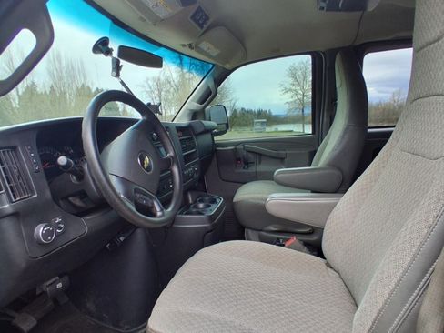 Used 2016 Chevrolet Express 3500 LT w/ LT Preferred Equipment Group image 5