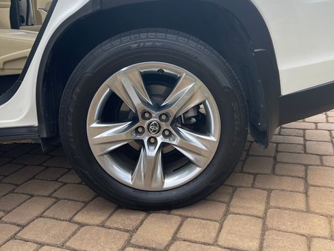 Used 2016 Toyota Highlander Limited Platinum image 11