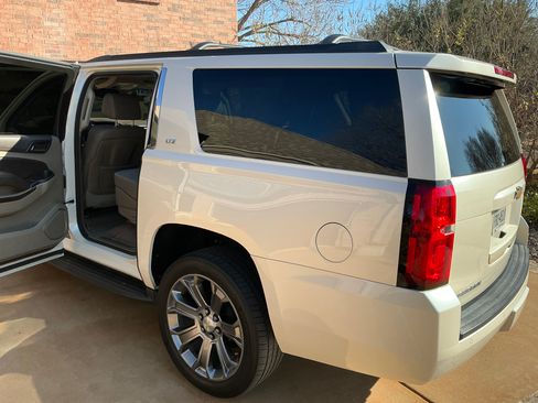 Used 2015 Chevrolet Suburban LT w/ Luxury Package image 30
