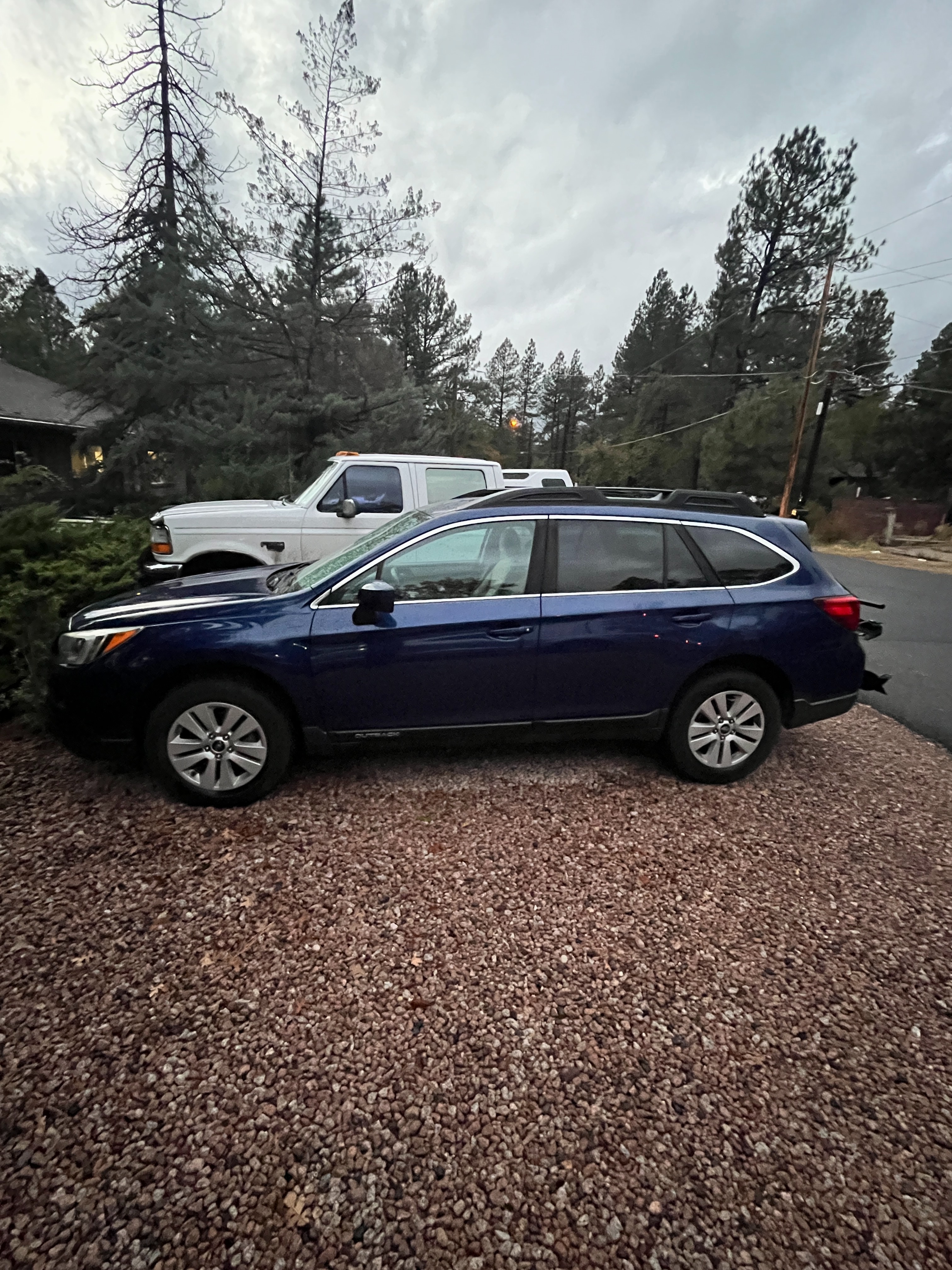 Used 2017 Subaru Outback 2.5i Premium AWD/4WD image 1