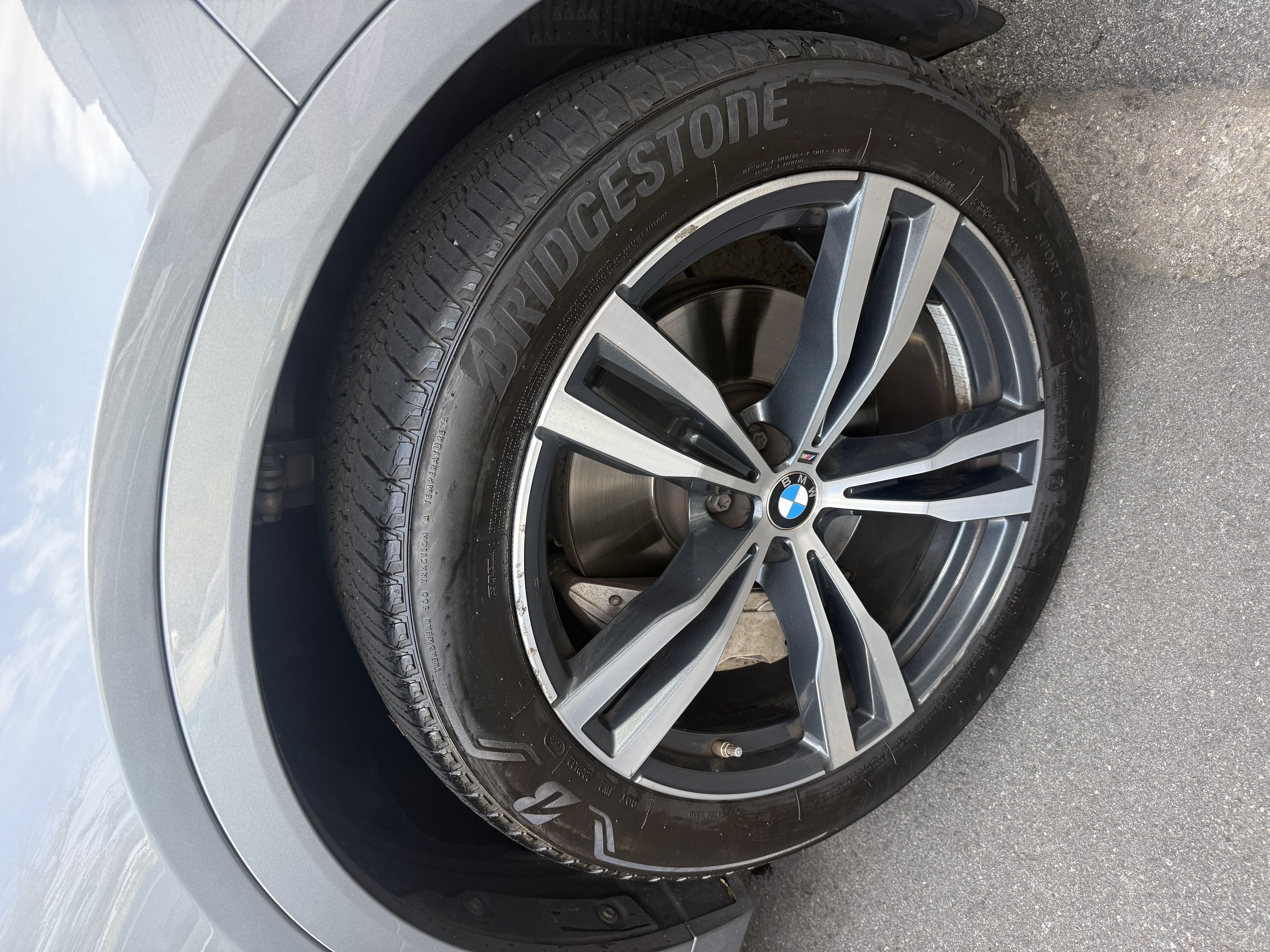Used 2023 BMW X7 xDrive40i w/ M Sport Package AWD/4WD image 17