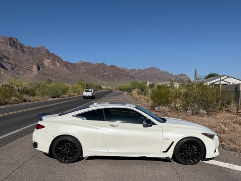 Used 2018 INFINITI Q60 3.0t Luxe w/ Sensory Package 3.0T Luxe RWD image 8