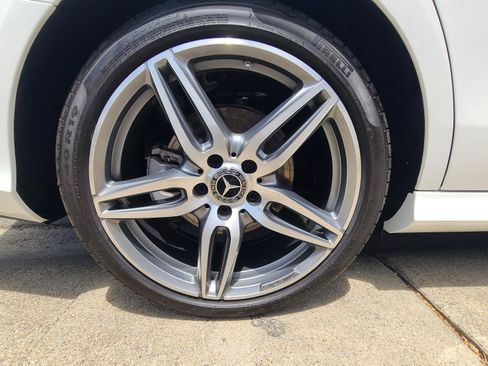 Used 2018 Mercedes-Benz E 300 image 8