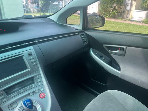 Used 2013 Toyota Prius Two FWD image 2