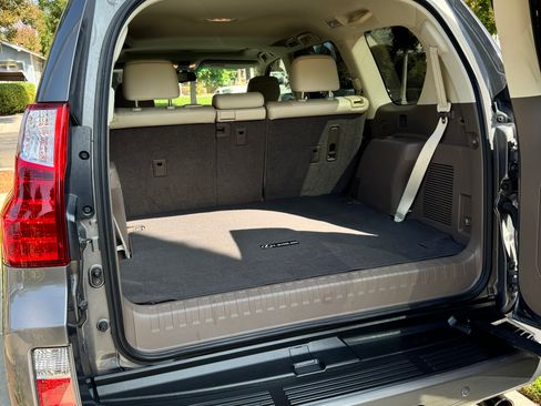 Used 2011 Lexus GX 460 image 9