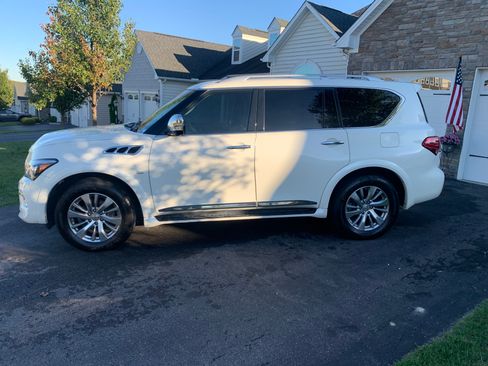 Used 2016 INFINITI QX80 4WD w/ Signature Edition Package image 2