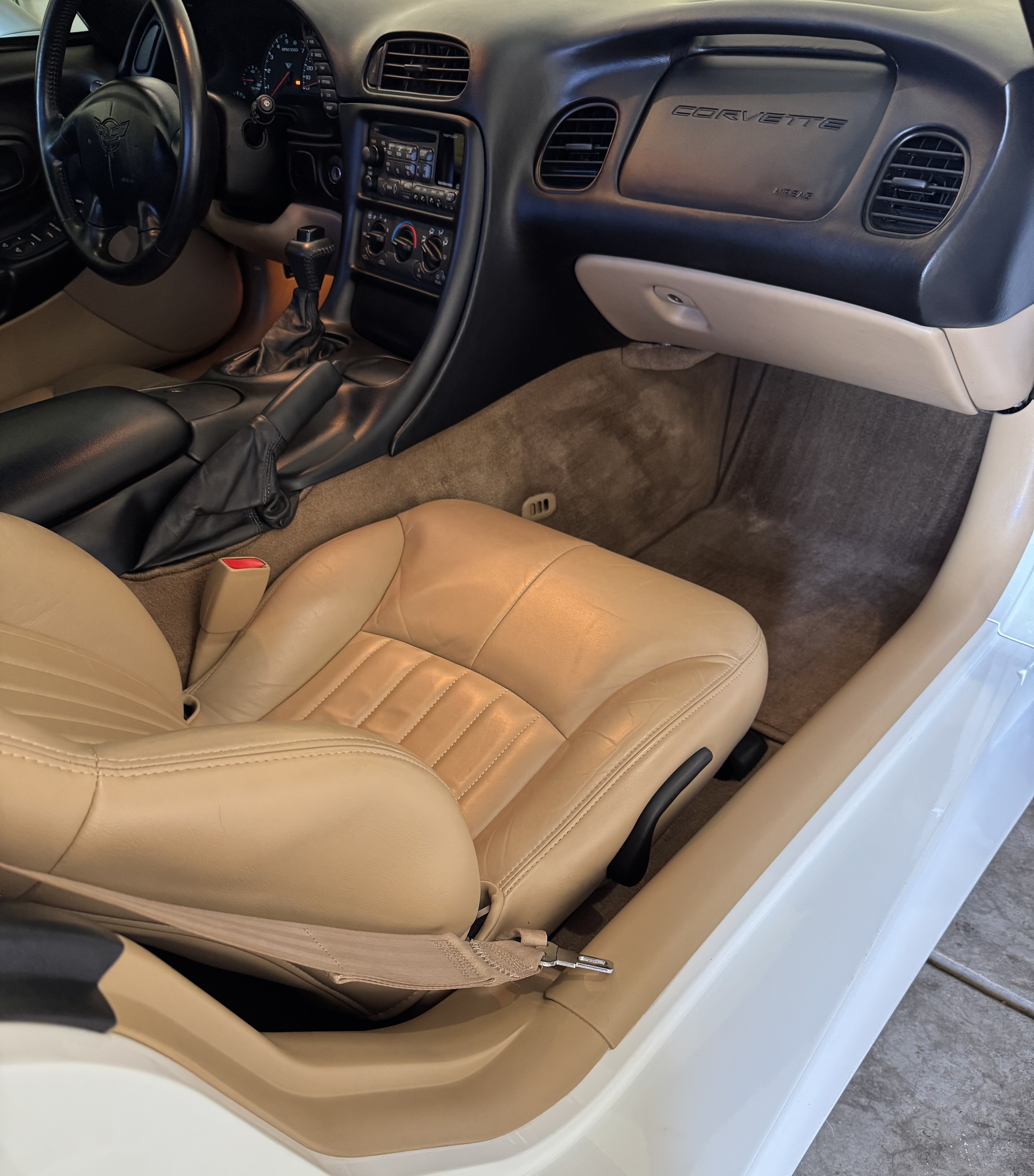 Used 1998 Chevrolet Corvette Coupe RWD image 12
