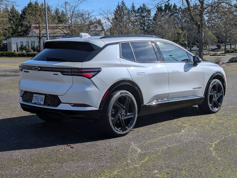 Used 2025 Chevrolet Equinox EV RS image 9