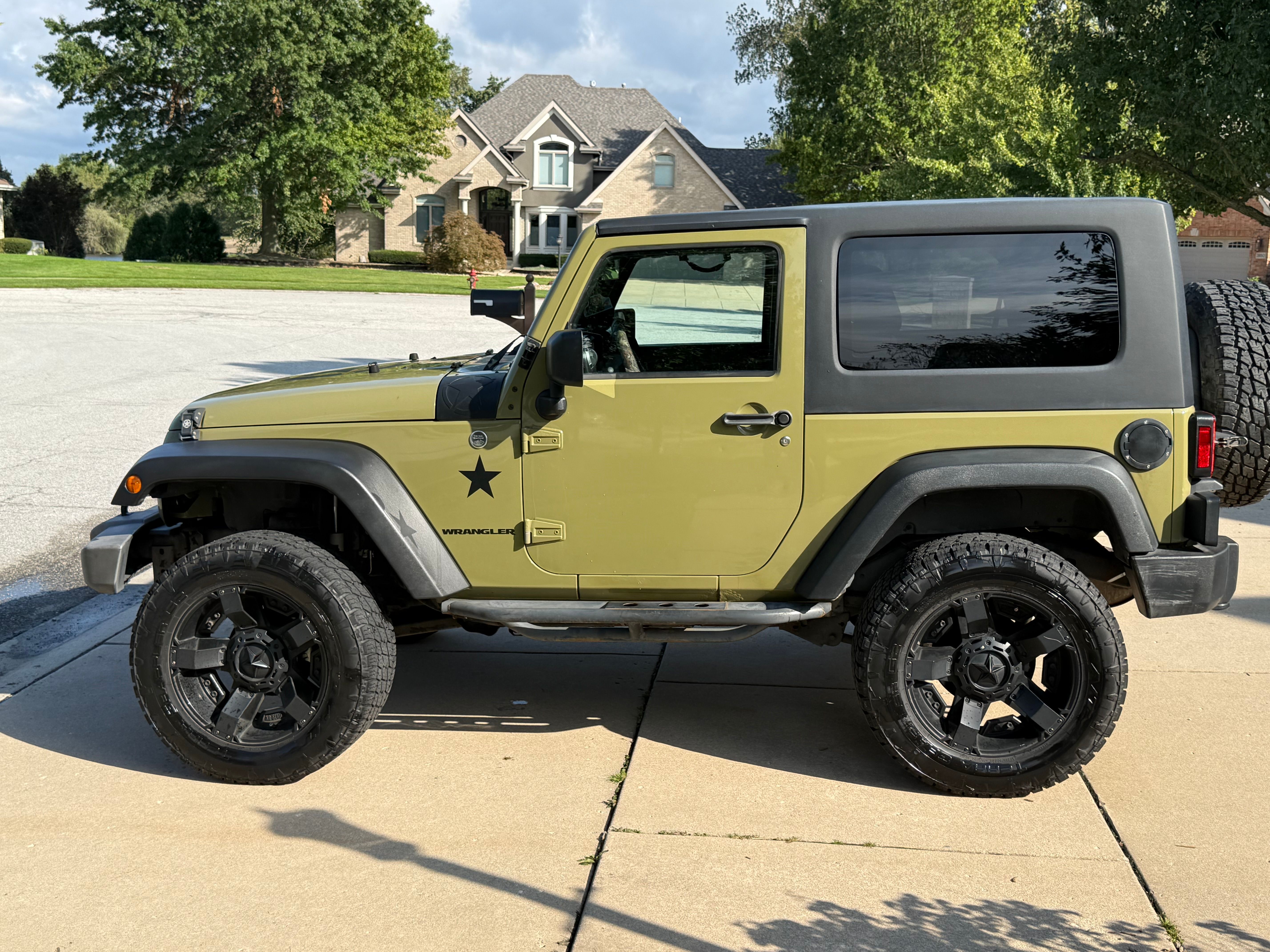 Used 2013 Jeep Wrangler Sport w/ Connectivity Group AWD/4WD image 2