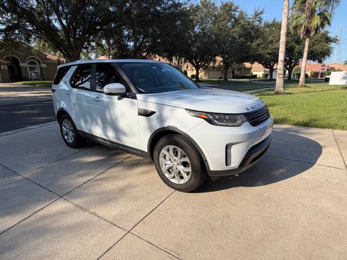 Used 2019 Land Rover Discovery SE AWD/4WD image 4