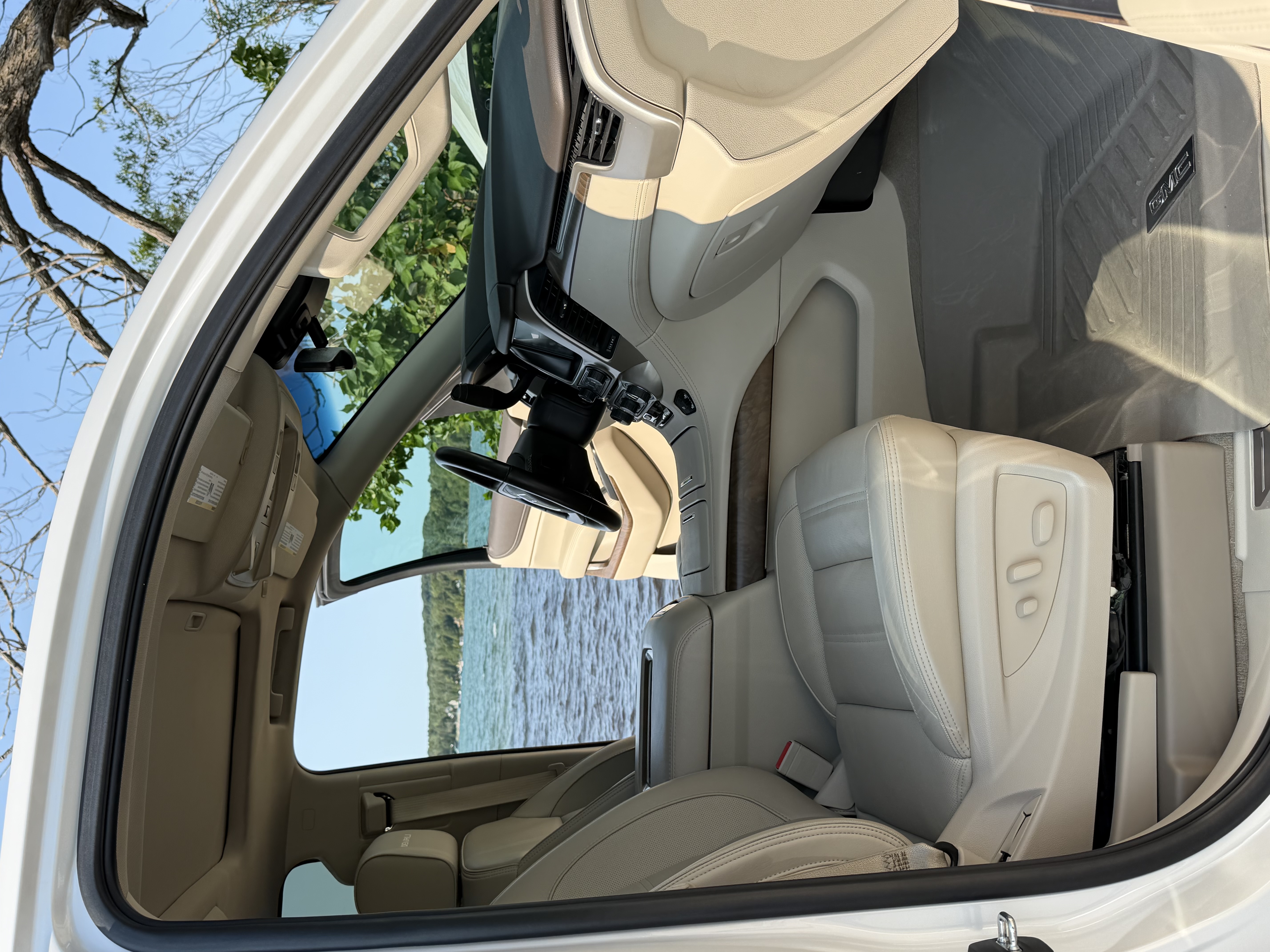 Used 2019 GMC Yukon XL Denali w/ Denali Ultimate Package AWD/4WD image 16