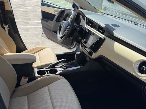Used 2017 Toyota Corolla LE image 12