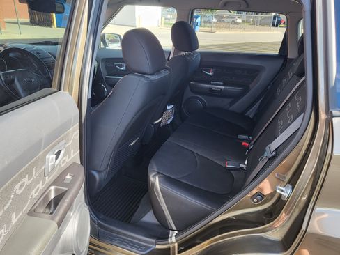 Used 2013 Kia Soul + image 5
