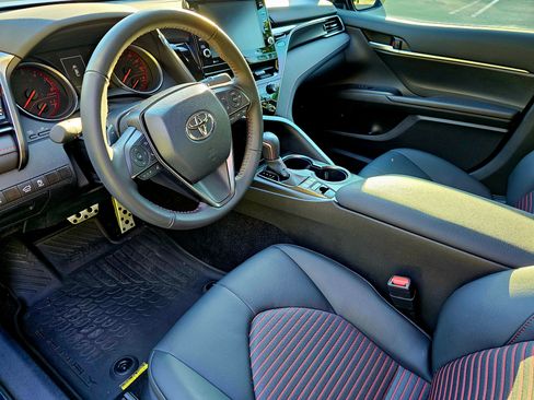 Used 2024 Toyota Camry image 15