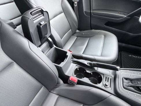 Used 2019 Volkswagen Golf SE FWD image 13