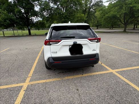 Used 2023 Toyota RAV4 XLE w/ Convenience Package AWD/4WD image 5