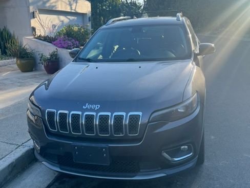 Used 2019 Jeep Cherokee Limited FWD image 1