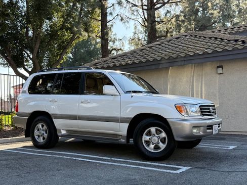 Used 2000 Toyota Land Cruiser Sport Utility 4D image 1