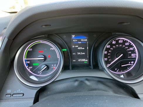 Used 2023 Toyota Camry SE w/ Cold Weather Package image 16