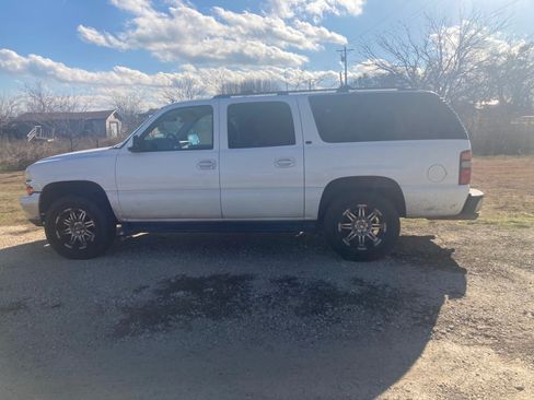 Used 2001 Chevrolet Suburban LT w/ LT Preferred Equipment Group image 5