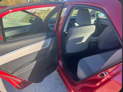 Used 2014 Toyota Corolla LE image 2