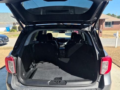 Used 2023 Ford Explorer XLT w/ Equipment Group 202A image 9