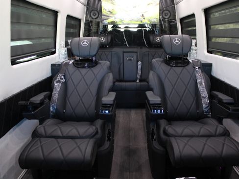 Used 2024 Mercedes-Benz Sprinter 2500 image 10