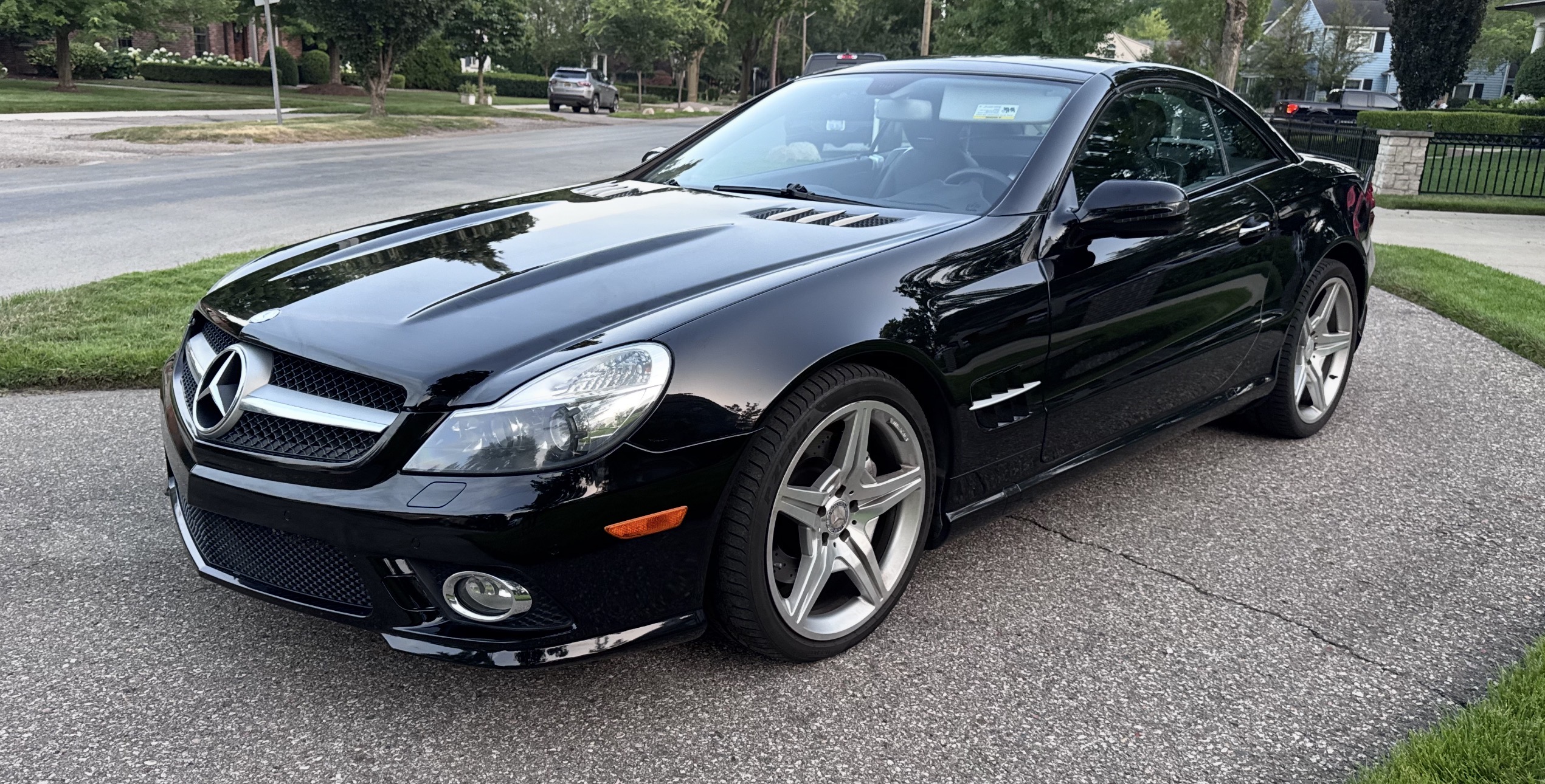Used 2011 Mercedes-Benz SL 550 image 4