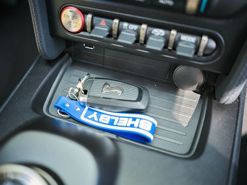 Used 2022 Ford Mustang Shelby GT500 w/ Carbon Fiber Track Pack image 23