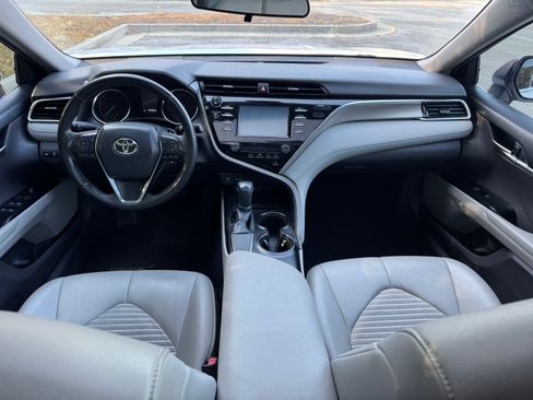 Used 2018 Toyota Camry SE w/ Moonroof Package image 17