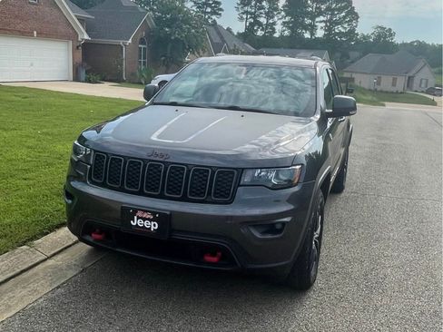 Used 2019 Jeep Grand Cherokee Trailhawk image 1