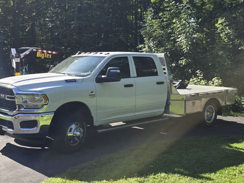 Used 2024 RAM 3500 Tradesman w/ Chrome Appearance Group image 1