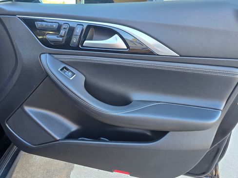 Used 2017 INFINITI QX30 Premium w/ Navigation Package image 21