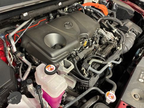 Used 2021 Toyota RAV4 XLE Premium AWD/4WD image 17