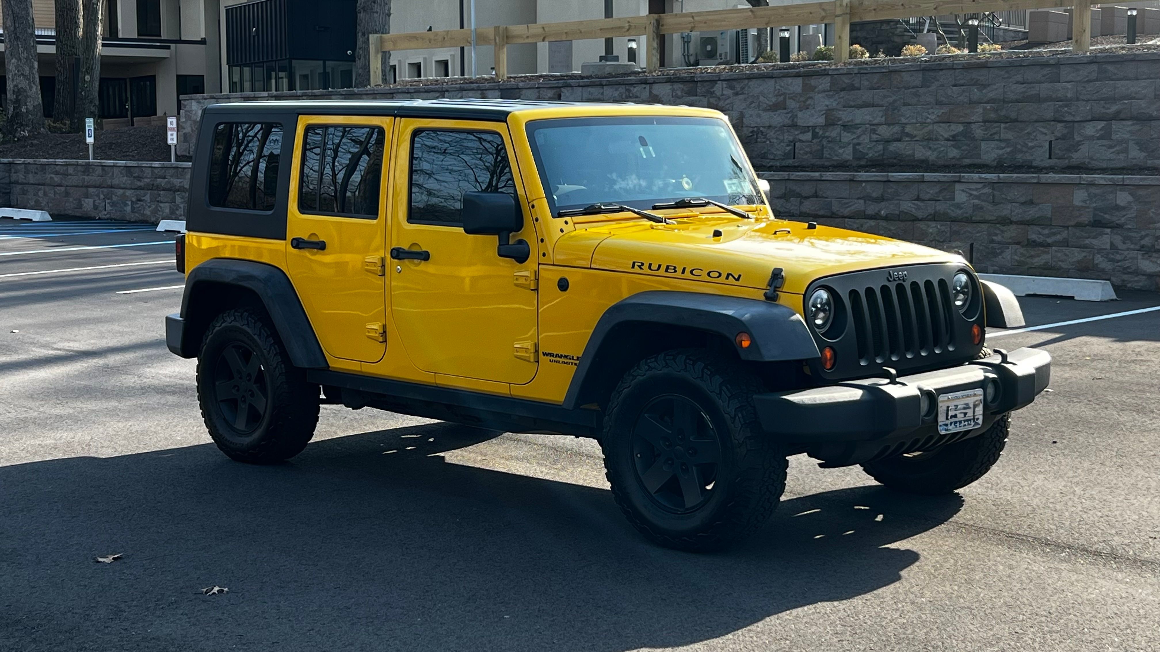 Used 2009 Jeep Wrangler Unlimited Rubicon w/ Dual Top Group AWD/4WD image 4
