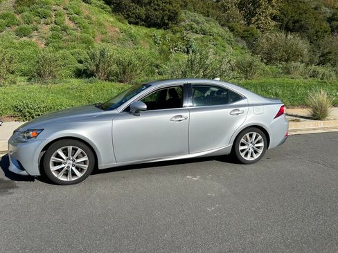 Used 2016 Lexus IS 200t image 5