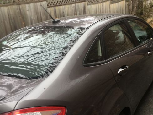 Used 2014 Ford Fiesta SE w/ Equipment Group 201A image 2