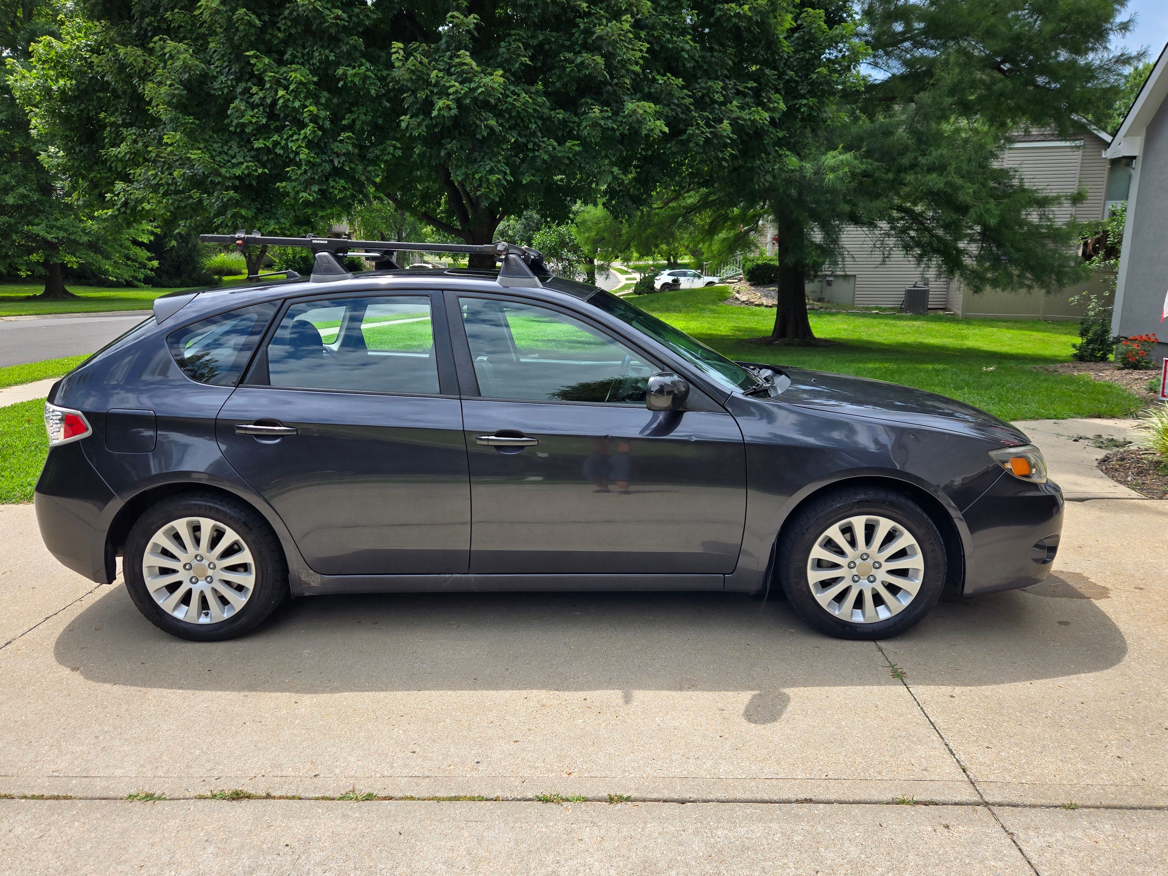 Used 2011 Subaru Impreza 2.5i Premium w/ PWR Moonroof Value Pkg AWD/4WD image 2