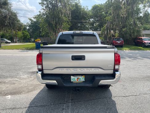 Used 2018 Toyota Tacoma SR5 RWD image 8