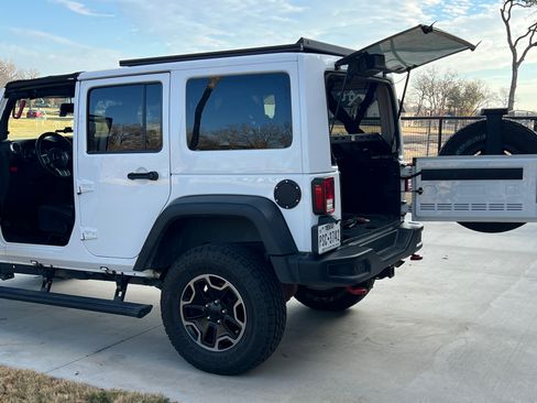 Used 2016 Jeep Wrangler Unlimited Rubicon image 4