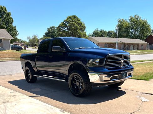 Used 2017 RAM 1500 Classic SLT w/ Luxury Group AWD/4WD image 1