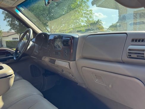 Used 2006 Ford F350 Lariat image 11