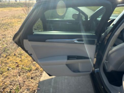 Used 2017 Ford Fusion SE w/ Fusion SE Technology Package image 11