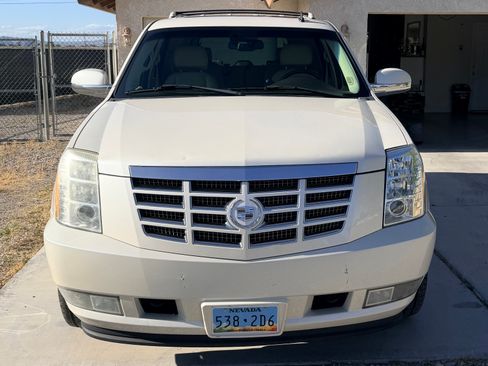 Used 2008 Cadillac Escalade AWD image 2